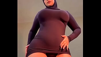 Gadis Berjilbab Bergoyang Dengan Sensual Dan Menggoda