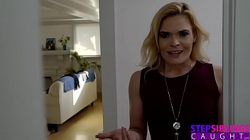 Kakak Tiri Yang Gatal Minta Jilat Dan Colok Di Kamar Mandi