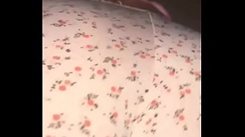 Gadis Berjilbab Genit Memamerkan Pantat Montoknya – Goyangan Solo, Renggangkan Dan Pantulan Menggoda