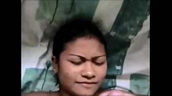 Asian Tangan Ajaib Menggenggam Batang Besar Hingga Memuntahkan Semburan Deras Di Wajah
