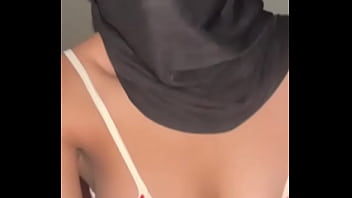 Payudara Montok Hijabers Bergoyang Liar | Gadis Muslim Arab Nakal Pamer Tetek Sempurna
