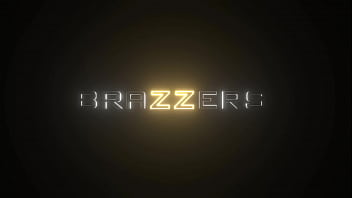 Pecundang Putus Cinta – Elena Koshka Dan Aria Taylor Menggoda Di Brazzers, Tonton Adegan Panasnya Di Zzfull.com