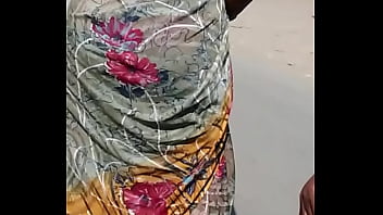 Paha Menggoda Di Balik Sari