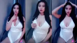 Gadis Manis Tobrut Dengan Payudara Montok Yang Menggoda