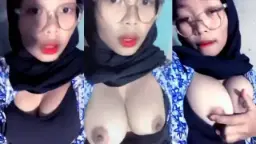 Gadis Sma Berhijab Dengan Payudara Montok Dan Menggoda