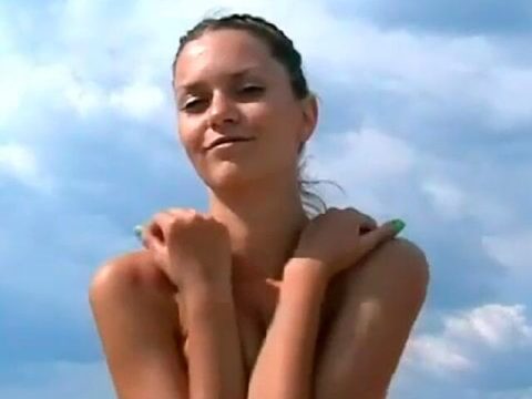 Ninel Di Spring Break: Nafsunya Membara Ingin Diraba