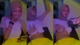 Pamer Payudara Montok Untuk Kekasih Dengan Jilbab