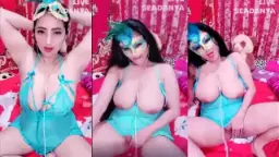 Tante Yasmin Menggoda Dengan Jari Di Area Sensitif