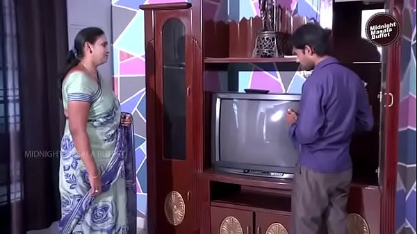 Kisah Mesra Bibi Desi Yang Bergairah Dengan Tukang Kabel