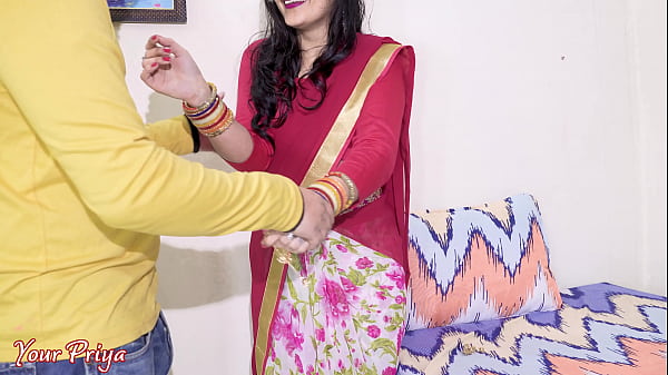 Desi Bhabhi Dapat Blowjob Dalam-dalam Lalu Ditusup Anal Keras-keras. Video Seks Hindi