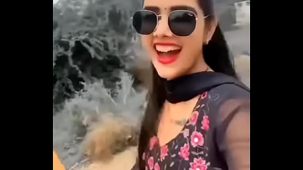 Desi Bhabhi Goyang Payudara Naik Turun
