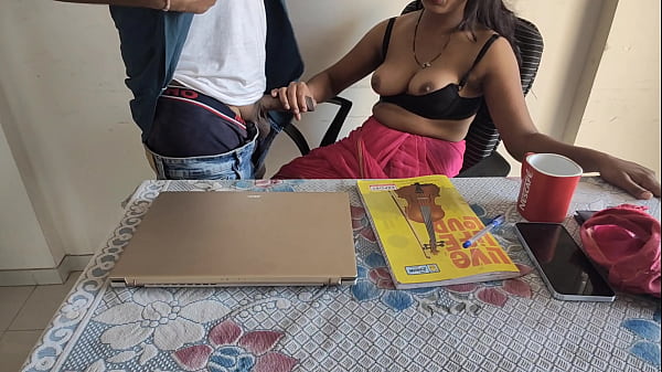 भारी उठती देसी भाभी को ऑफिस की चारदीवारी में ही जमकर चोदा