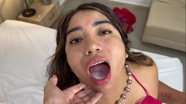 Culona Mexicana Verito Aguas Recibe Una Enorme Polla En Cuatro Mientras Su Estrecho Coño Rosado Es Follado Duro En Un Casting Caliente
