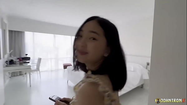 Johntronx – Ngentot Memek Lebat Gadis Thailand Cantik