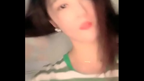 Kamera Mesum China: Gadis Imut Buka Baju