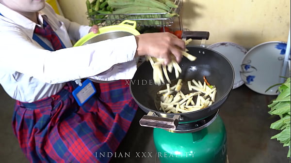Pijat Panas Adik Tiri India Dengan Sentuhan Liar Dan Penuh Gairah