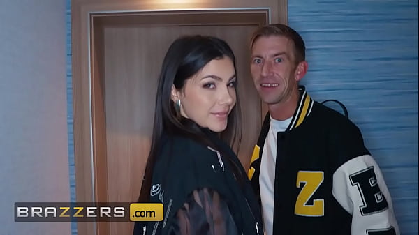 Valentina Menggila Di Berlin: Nappi Mengguncang Brazzers Dengan Adegan Panasnya