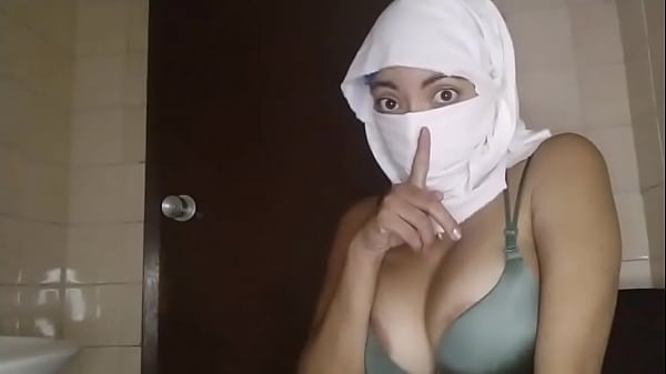Istri Muslim Arab Yang Bergairah Mengocok Memek Basah Diam-diam Saat Suami Pergi