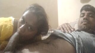 Bhabhi Panas Merekam Aksi Ngeseksnya, Mulut Penuh Ngehisap Kontol
