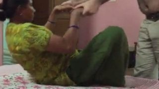 Pembantu Seksi Di Rumah Yang Menggoda