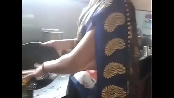 Tante Kannada India Seksi, Pusar Dan Pinggulnya Bikin Greget