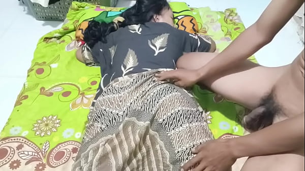 Menggoda Bu Ratna, Istri Yang Merindukan Kehangatan
