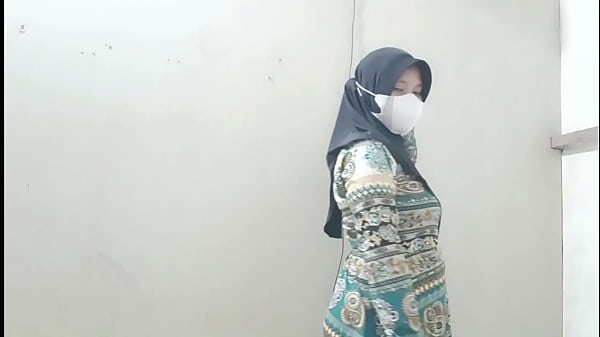 Menggoyang Ranjang Istri Tetangga Saat Suaminya Sedang Kerja