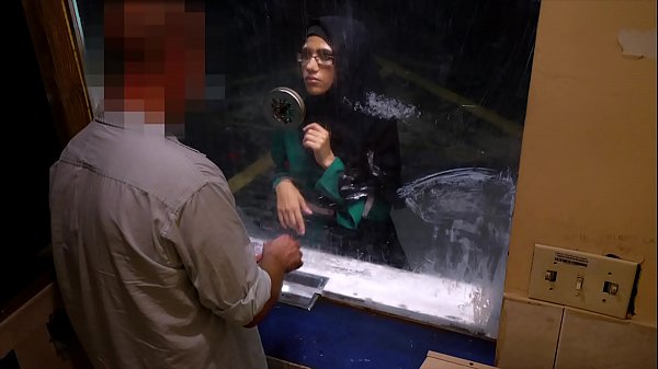 Arab Wanita Terpaksa Berhubungan Intim Demi Uang Di Hotel Kelas Bawah