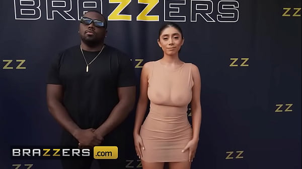 Violet Myers Pamer Lubang Pantatnya Untuk Fotografer Nakal