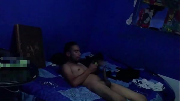 Malam Panas Pertama Dengan Teman Ayahku Yang Nakal