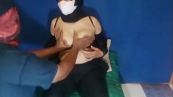 Mainin Memek Satpam Wanita Sange Pakai Sex Toy Sampai Muncrat Jago Jilmek