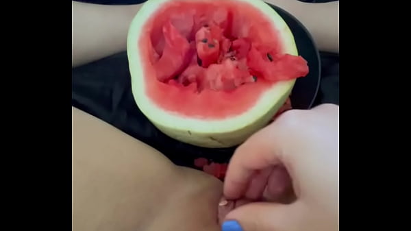 Semangka Memperbanyak Orgasme Wanita Rumahan – Video Porno Arab Panjang Penuh 2025 – Amatir Saudi Terbaik – Putih Salju Arab Gila Masturbasi – Fetish Makanan Ekstrim – Buah Di Dalam Memek Sempit Remaja – Gadis – Los Angeles – Usa