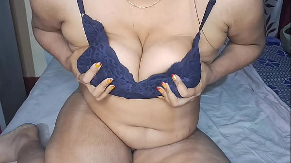 Bokep India: Bhabhi Genit Mainkan Memek Berbulu