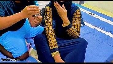 Adik Tiri Berhijab Tawarkan Memek Untuk Main, Tapi Kakak Tiri Malah Salah Lubang Masukkan Mainan Ke Pantat