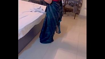 Birahni Desi Ladki Ko Chodne Ke Liye Ek Pyasa Hindustani Launda Uski Chut Ka Pani Pi Gaya