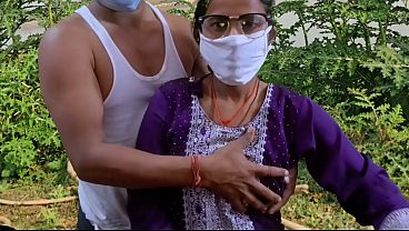 Desi Gaya Bhabhi Padosi Ka Badan Chhed Raha Hai
