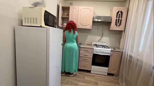 Ibu Tiri Berpantat Besar Puaskan Anaknya Dengan Anal Di Dapur