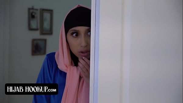 Muslimah Berhijab Dengan Pantat Sempurna Yang Penasaran Digilir Ganas Oleh Instruktur Yang Bergairah