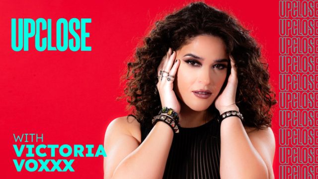 Tonton Victoria Voxxx Dari Dekat, Sampai Basah Kena Liurnya