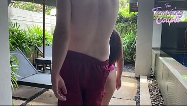 Pelacur Thailand Bawa Klien Bule Kontol Besar Untuk Dihisap, Ditiduri, Dan Disemprot!