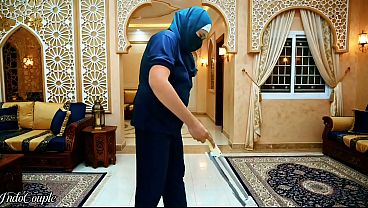 Pembantu Jilbab Disuruh Ngewe Mulut Bos, Ditelen Habis Air Mani.