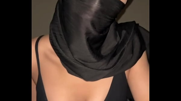 Senggol Aja Nih, Jilbab Hot Arab-muslim, Toketnya Bikin Mendingin