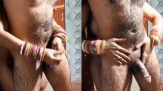 Istri Horny Bantu Suami Crot Di Ranjang Mesum.