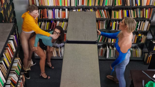Perpustakaan Nakal, Kontol Mahasiswa Masuk Diam-diam