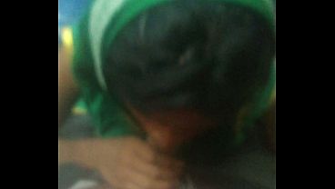 Desi Mami Ngemis Di Kereta Lokal Sambil Mainin Kontol