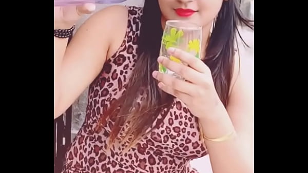 Cewek India Siapin Pose Bikin Cenat-cenut, Gregetan Banget