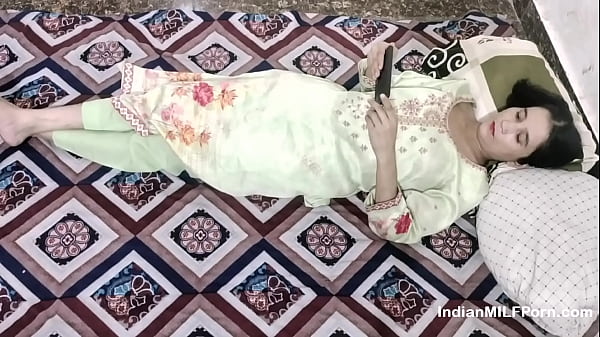 Cewek India Nonton Bokep Di Hp, Digenjot Keras Sama Kakak Tiri – Suara Hindi Bikin Makin Greget
