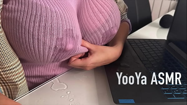 Ibu Tiri Panas Menggoda Anak Tirinya Di Kantor, Perlihatkan Puting Susu Yang Basah Dan Bikin Kontol Besar Minta Dikocok