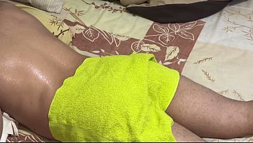 Mertua Montok Bongsor Bantu Ngencet Menantu, Pijatannya Berubah Jadi Panas Dan Bikin Nafsu.