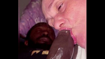 Ibu Tiri Hisap Kontol Hitam Anak Tirinya Yang Besar.